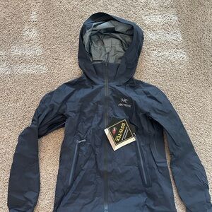 Women’s Arc’Teryx Beta AR Medium Kingfisher New With Tags